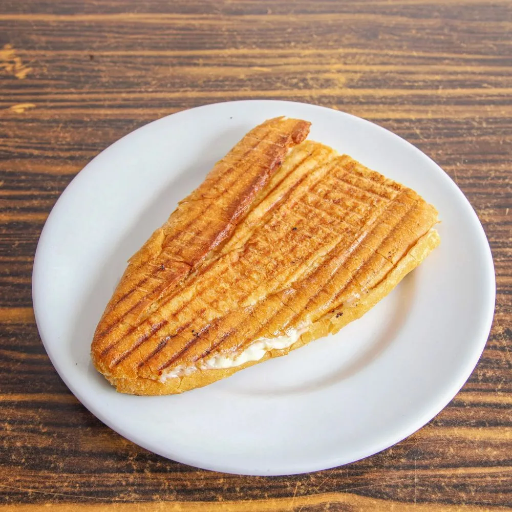 Kaşarlı Tost Yarım
